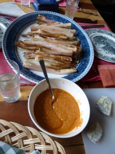 Serving the calçots.  Another break with tradition.  They should be on a terracotta roof tile.