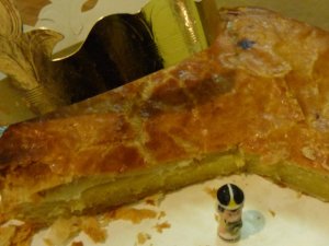 A galette, a cardboard crown, a fève.... and just a few buttery crumbs