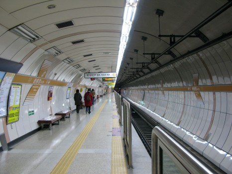 smrt_seoul_subway_line_6_gwangheungchang_station