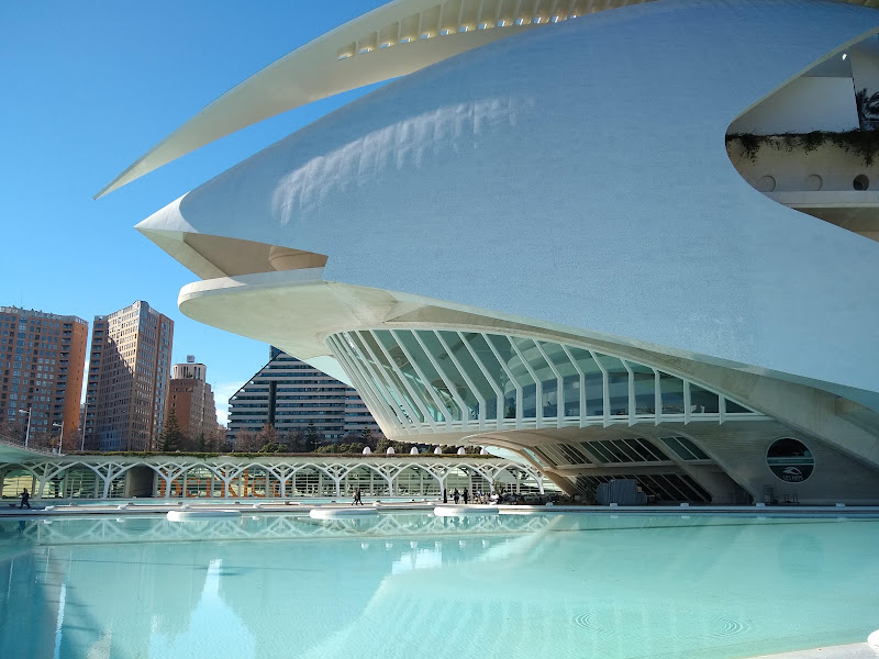 The Abstract Geometry of&nbsp;Valencia